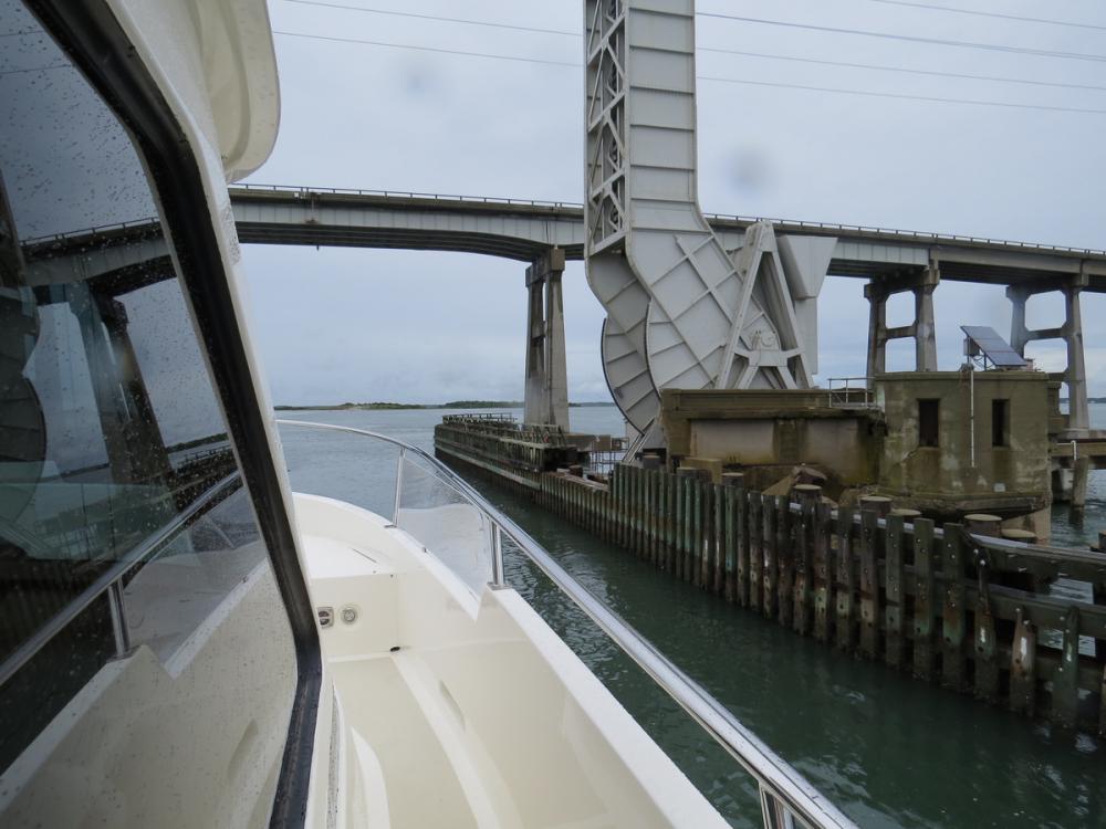 ICW: Negotiating the bridges on the ICW in Beaufort, NC, USA